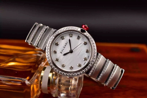 ブルガリ時計正面デザイン